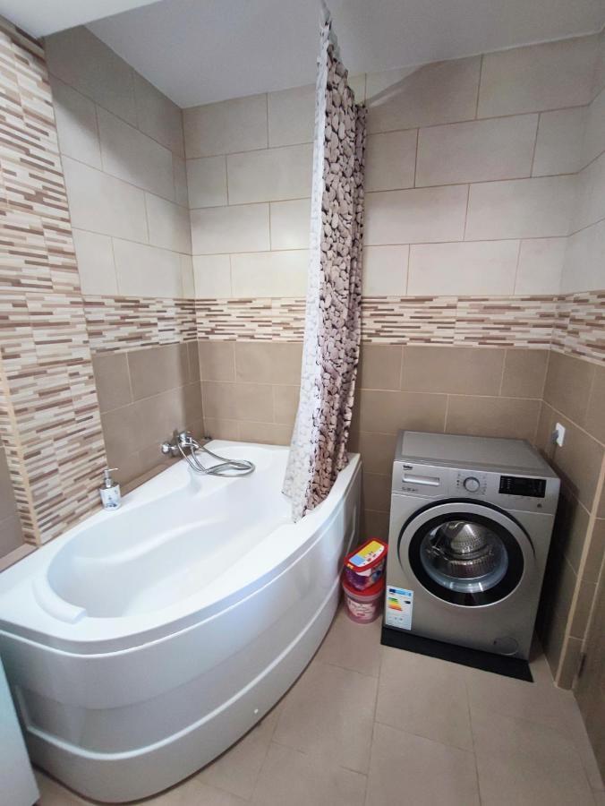 Quiet And Cozy 2 Bedroom Flat With Free Parking Included Floreşti Esterno foto